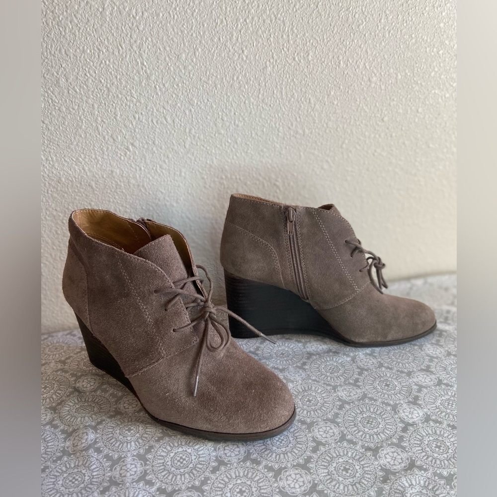 Lucky Brand~All-Season~Dark Beige~Suede Leather~Wedge~Chukka~Ankle Boot~Size 9M